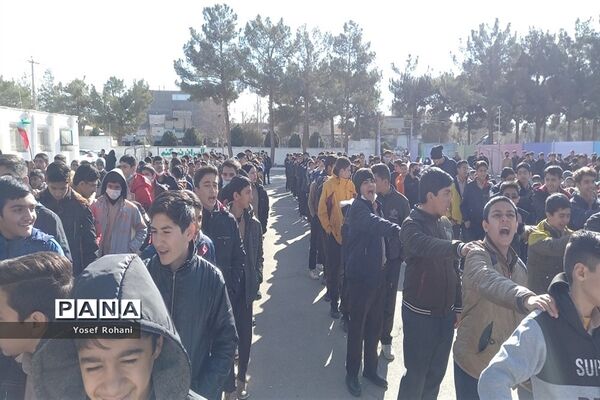 برگزاری جشن دهه فجر در مدارس کاشمر