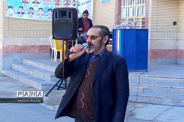 جشن شکوه و اقتدار همراه با جنگ شادی در دبیرستان نمونه پسرانه آیت الله خامنه‌ای کاشمر