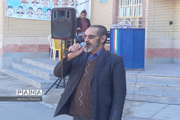 جشن شکوه و اقتدار همراه با جنگ شادی در دبیرستان نمونه پسرانه آیت الله خامنه‌ای کاشمر