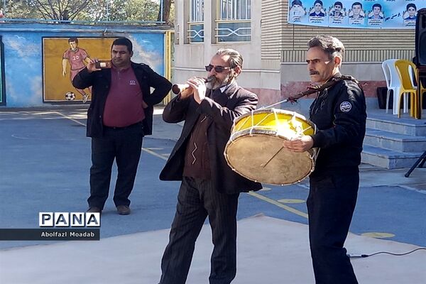 جشن شکوه و اقتدار همراه با جنگ شادی در دبیرستان نمونه پسرانه آیت الله خامنه‌ای کاشمر