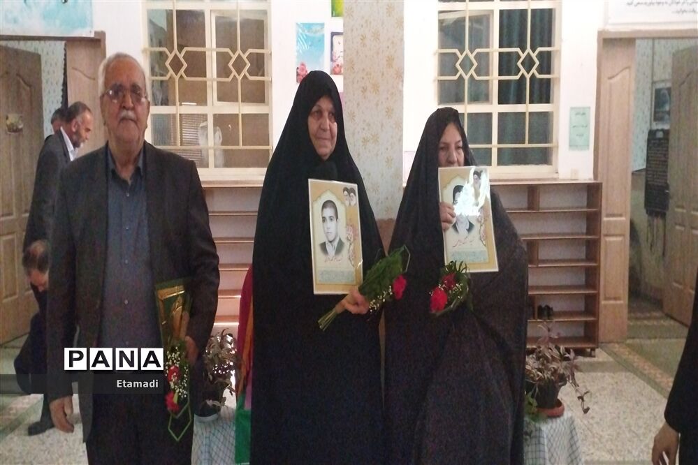یادواره شهدای هشت سال دفاع مقدس در آموزشگاه ۱۳ آبان بافق