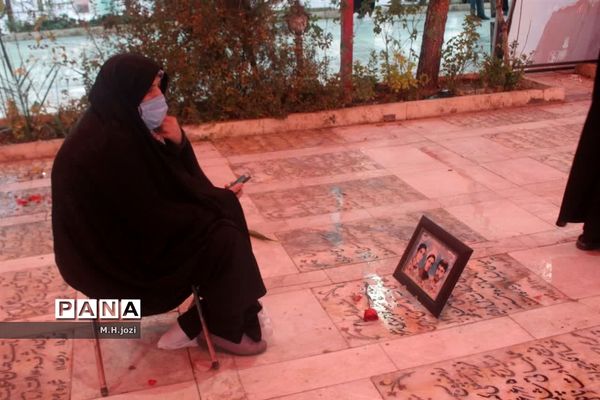 گلباران مزار شهدای قم  بمناسبت دهه فجر