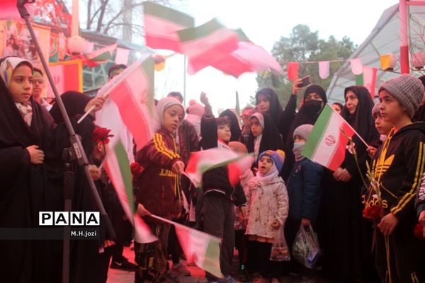 گلباران مزار شهدای قم  بمناسبت دهه فجر