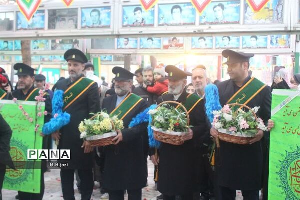 گلباران مزار شهدای قم  بمناسبت دهه فجر