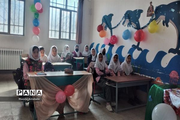 جشن و پذیرایی دانش‌آموزان مدرسه امام محمد باقر(ع) به‌مناسبت دهه فجر