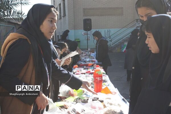 برپایی بازارچه و آثار دستی در مدرسه عدالت  بخش جوادآباد