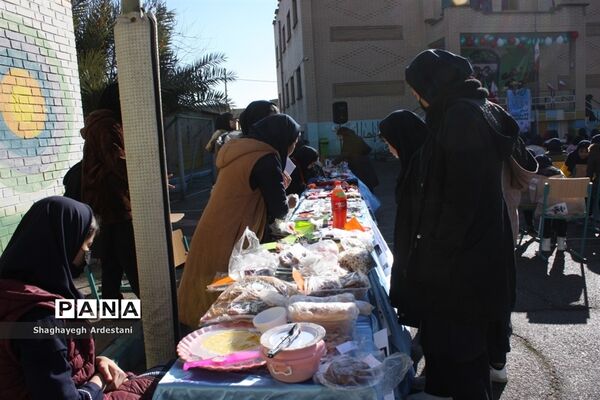 برپایی بازارچه و آثار دستی در مدرسه عدالت  بخش جوادآباد
