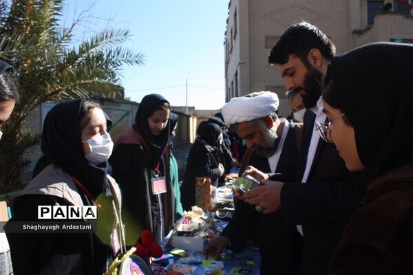 برپایی بازارچه و آثار دستی در مدرسه عدالت  بخش جوادآباد