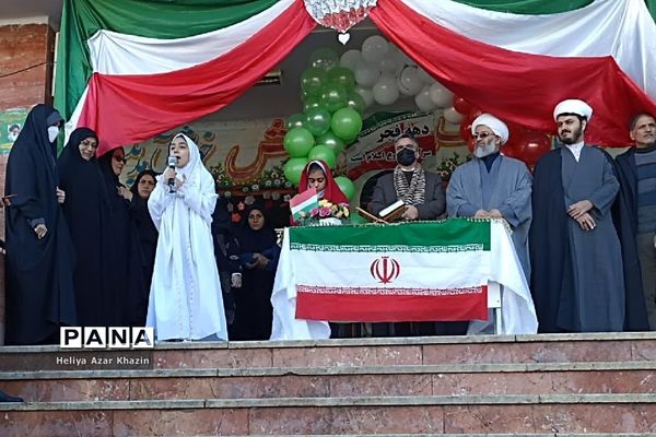 نواختن متمرکز شهرستانی زنگ انقلاب در آموزشگاه آیت الله مشکینی شهرستان پیشوا