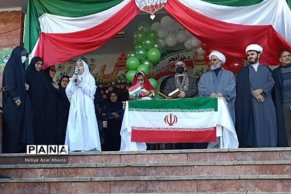 نواختن متمرکز شهرستانی زنگ انقلاب در آموزشگاه آیت الله مشکینی شهرستان پیشوا