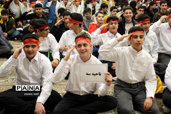برگزاری جشن تکلیف دانش‌آموزان پسر در مسجد النبی کرمانشاه