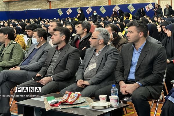 نواختن زنگ گلبانگ انقلاب اسلامی در گلستان