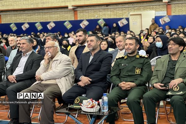 نواختن زنگ گلبانگ انقلاب اسلامی در گلستان