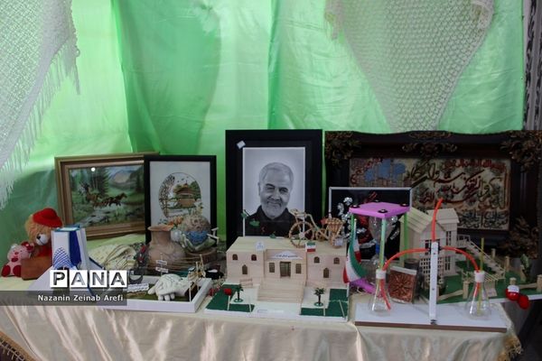 نمایشگاه دانش‌آموزی مدرسه انقلاب در اسلامشهر