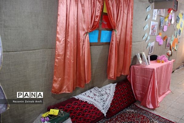 نمایشگاه دانش‌آموزی مدرسه انقلاب در اسلامشهر