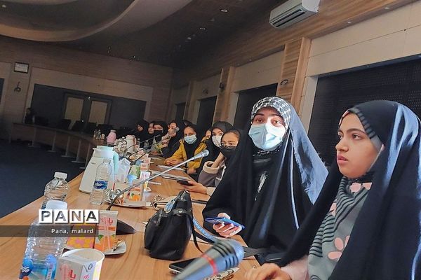 نشست پرسش و پاسخ شورای دانش‌آموزی با مسئولان صفادشت