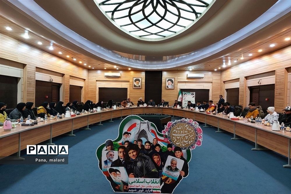 نشست پرسش و پاسخ شورای دانش‌آموزی با مسئولان صفادشت