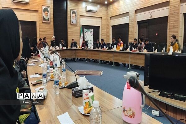 نشست پرسش و پاسخ شورای دانش‌آموزی با مسئولان صفادشت