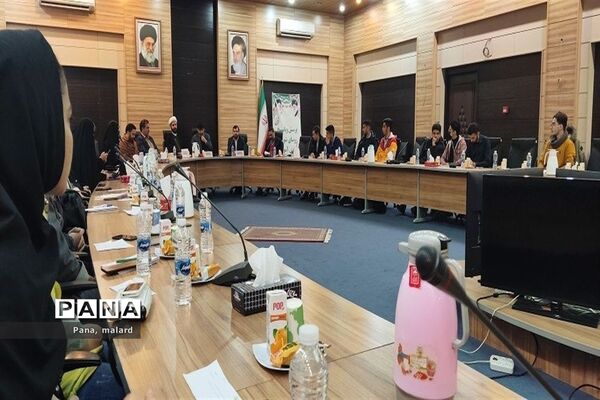 نشست پرسش و پاسخ شورای دانش‌آموزی با مسئولان صفادشت