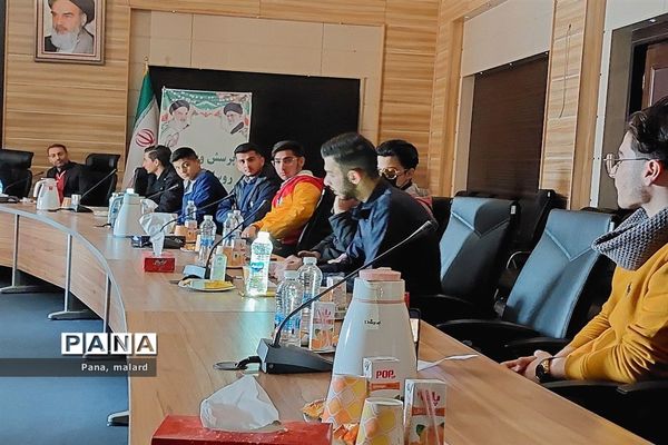 نشست پرسش و پاسخ شورای دانش‌آموزی با مسئولان صفادشت