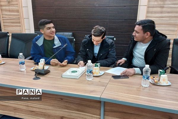 نشست پرسش و پاسخ شورای دانش‌آموزی با مسئولان صفادشت