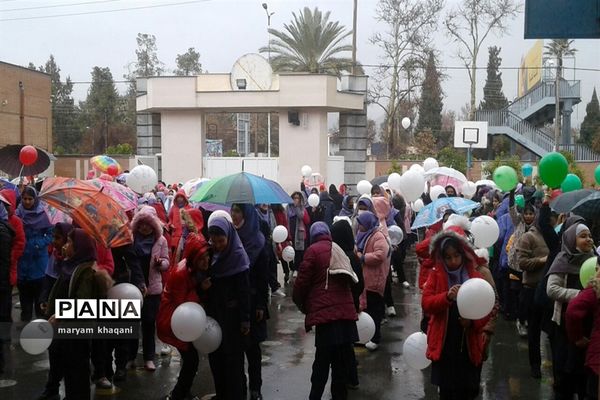 نواخته شدن زنگ انقلاب در دبستان‌های ناحیه 3 شیراز