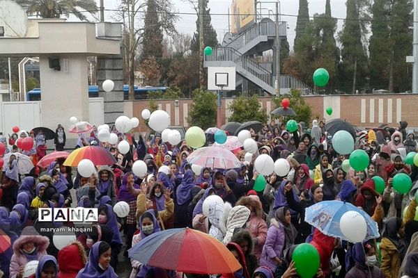 نواخته شدن زنگ انقلاب در دبستان‌های ناحیه 3 شیراز