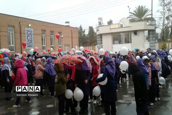نواخته شدن زنگ انقلاب در دبستان‌های ناحیه 3 شیراز