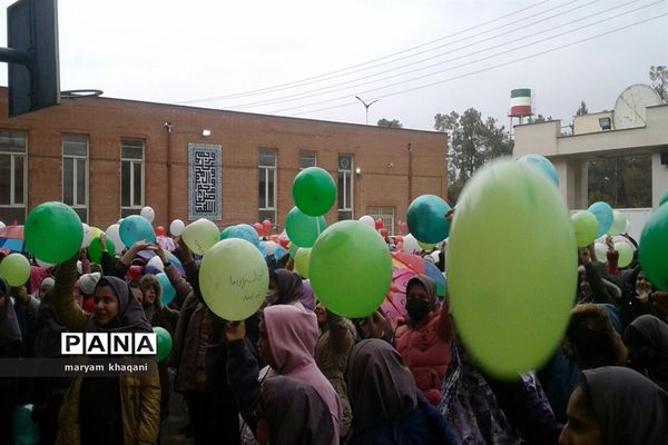 نواخته شدن زنگ انقلاب در دبستان‌های ناحیه 3 شیراز