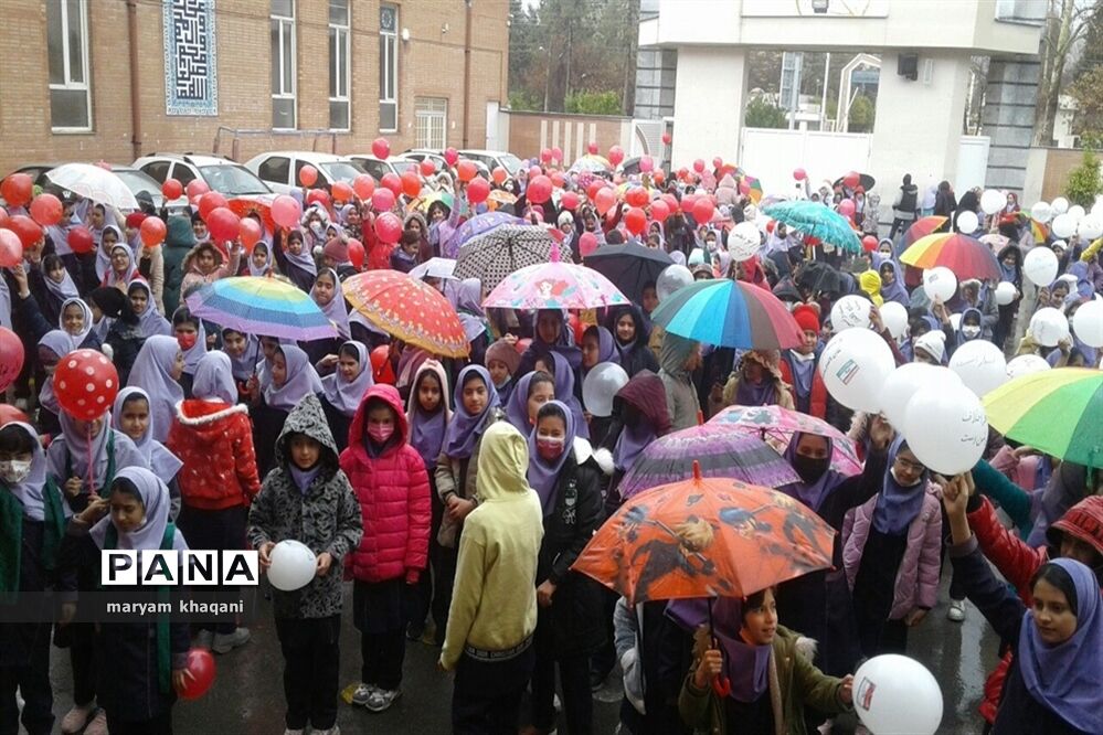 نواخته شدن زنگ انقلاب در دبستان‌های ناحیه 3 شیراز