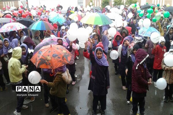 نواخته شدن زنگ انقلاب در دبستان‌های ناحیه 3 شیراز