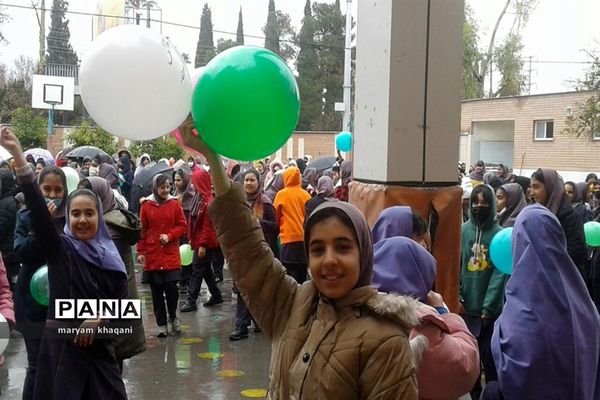 نواخته شدن زنگ انقلاب در دبستان‌های ناحیه 3 شیراز