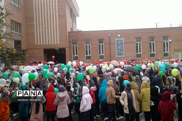 نواخته شدن زنگ انقلاب در دبستان‌های ناحیه 3 شیراز