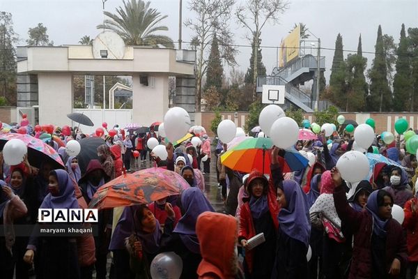 نواخته شدن زنگ انقلاب در دبستان‌های ناحیه 3 شیراز