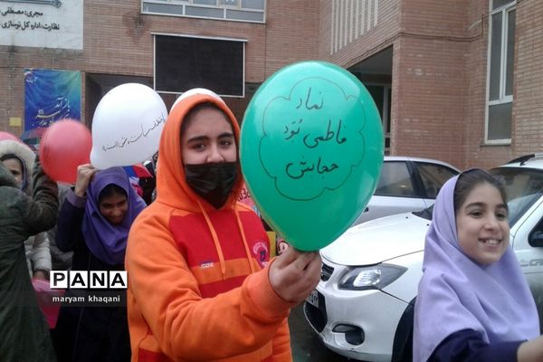 نواخته شدن زنگ انقلاب در دبستان‌های ناحیه 3 شیراز