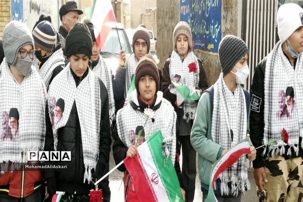 نواخته شدن زنگ انقلاب در مدارس اقلید استان فارس