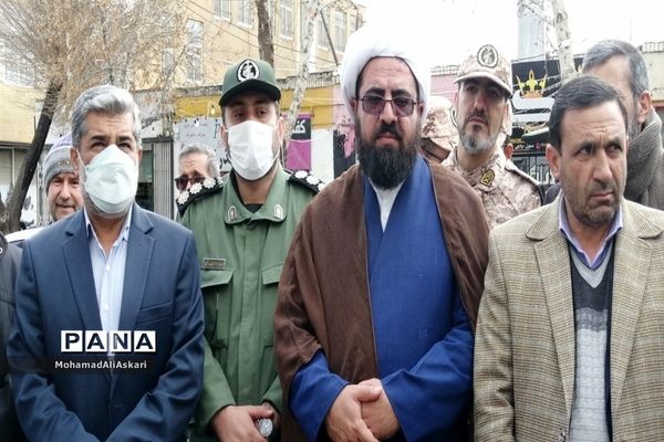 نواخته شدن زنگ انقلاب در مدارس اقلید استان فارس