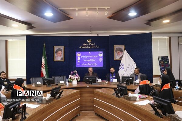 دیدار صمیمی دانش‌آموزان با مدیرکل و معاون پرورشی خراسان رضوی به مناسبت روز پدر