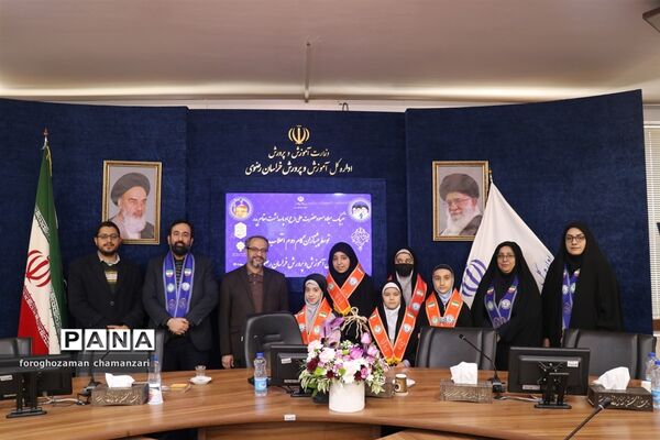 دیدار صمیمی دانش‌آموزان با مدیرکل و معاون پرورشی خراسان رضوی به مناسبت روز پدر