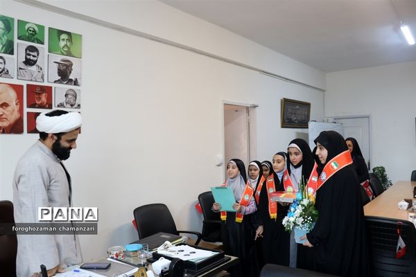 دیدار صمیمی دانش‌آموزان با مدیرکل و معاون پرورشی خراسان رضوی به مناسبت روز پدر