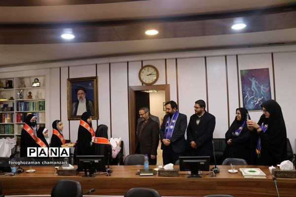 دیدار صمیمی دانش‌آموزان با مدیرکل و معاون پرورشی خراسان رضوی به مناسبت روز پدر