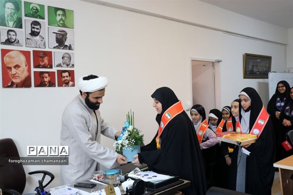 دیدار صمیمی دانش‌آموزان با مدیرکل و معاون پرورشی خراسان رضوی به مناسبت روز پدر