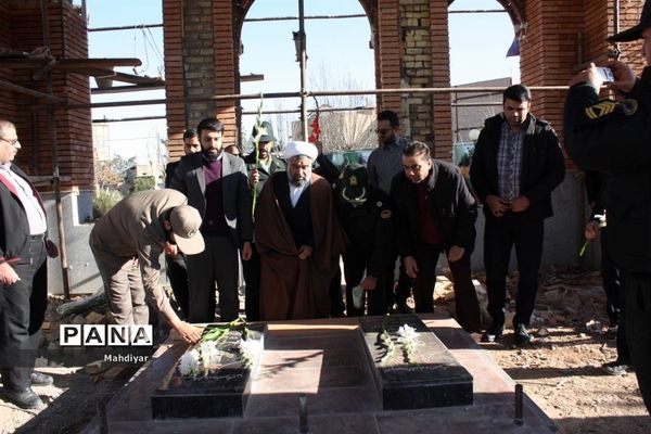 گلباران مزار شهدای گمنام در بخش جوادآباد