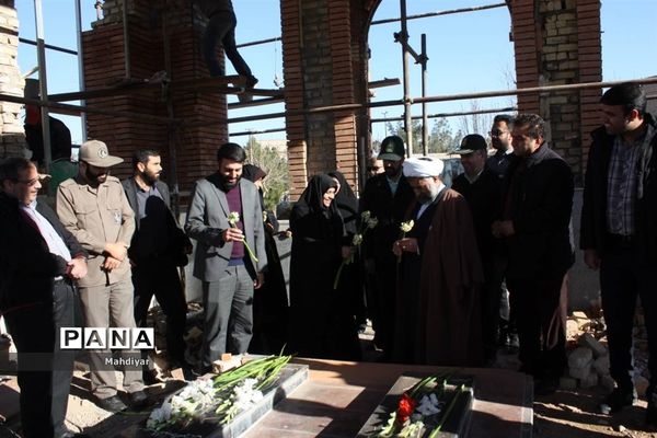 گلباران مزار شهدای گمنام در بخش جوادآباد