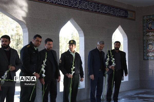 گلباران مزار شهدا در امام‌زاده هادی(ع) شهر جوادآباد
