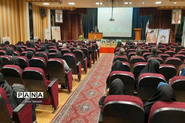یادواره دانش‌آموزی ۱۸ شهید گمنام منطقه حضرت زهرا (س) منطقه ۱۸