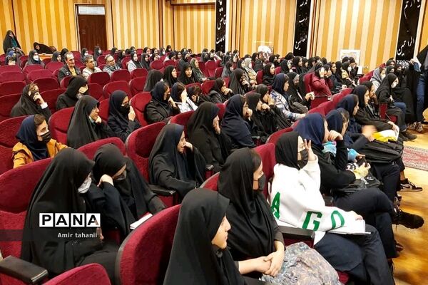 یادواره دانش‌آموزی ۱۸ شهید گمنام منطقه حضرت زهرا (س) منطقه ۱۸