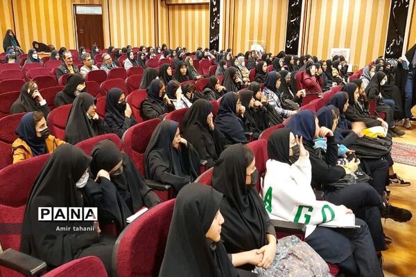 یادواره دانش‌آموزی ۱۸ شهید گمنام منطقه حضرت زهرا (س) منطقه ۱۸