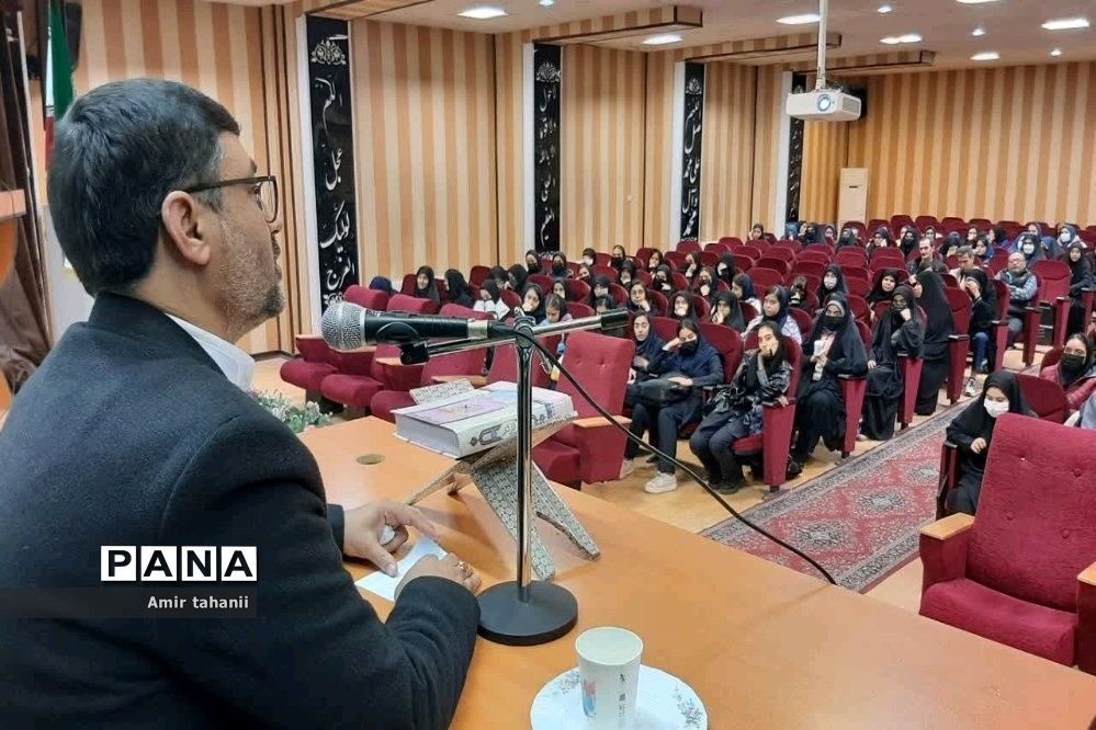 یادواره دانش‌آموزی ۱۸ شهید گمنام منطقه حضرت زهرا (س) منطقه ۱۸