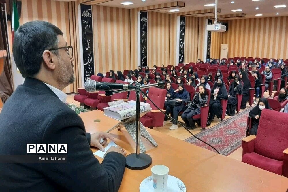 یادواره دانش‌آموزی ۱۸ شهید گمنام منطقه حضرت زهرا (س) منطقه ۱۸